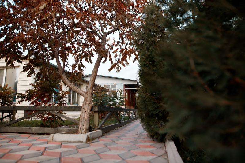 RADIAN Кондиционер есть. Горячие источники!!!😇 5 классных бассейна, крытый бассейн, сауна, столовая, зона барбекю, караоке, детская площадка. Будние дни 9000. Выходные 15000 с завтраком