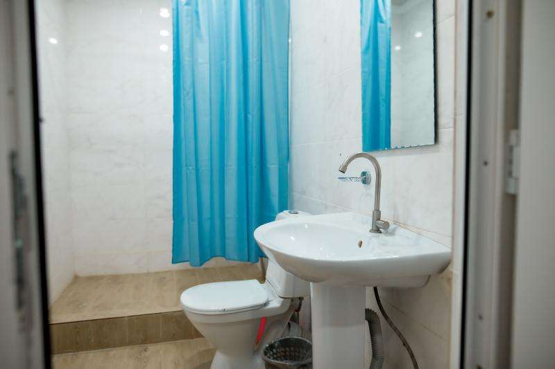 RADIAN Кондиционер есть. Горячие источники!!!😇 5 классных бассейна, крытый бассейн, сауна, столовая, зона барбекю, караоке, детская площадка. Будние дни 9000. Выходные 15000 с завтраком