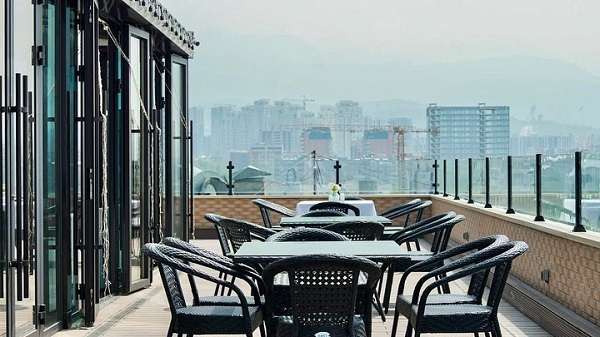 Панорамный бар Sky17 на крыше 18 этажа