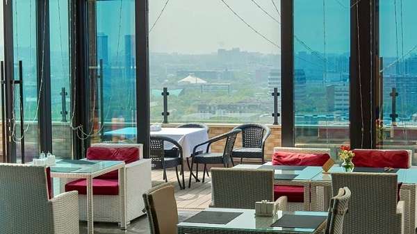 Панорамный бар Sky17 на крыше 18 этажа