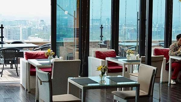 Панорамный бар Sky17 на крыше 18 этажа