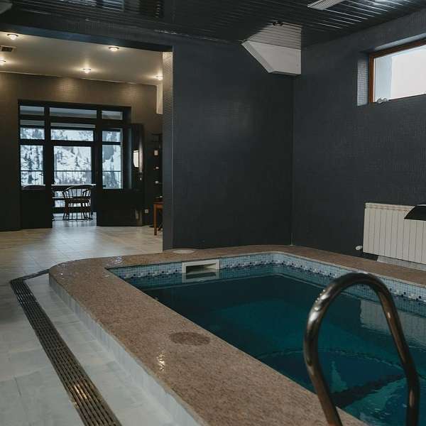 Шикарный дом Nero Bianca Chalet с бассейном