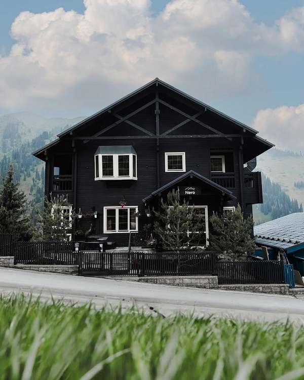 Шикарный дом Nero Bianca Chalet с бассейном