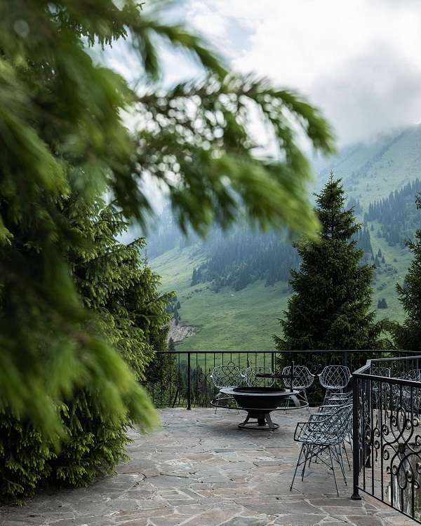 Шикарный дом Nero Bianca Chalet с бассейном