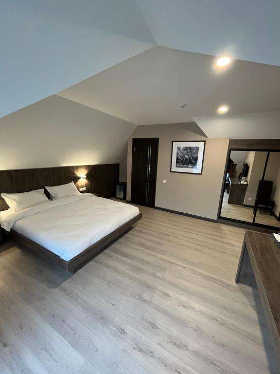 Гостиница в Каскелене Resident Hotel рядом с трассой