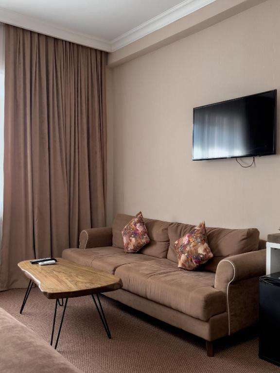 Отель Керемет для двоих или для одного