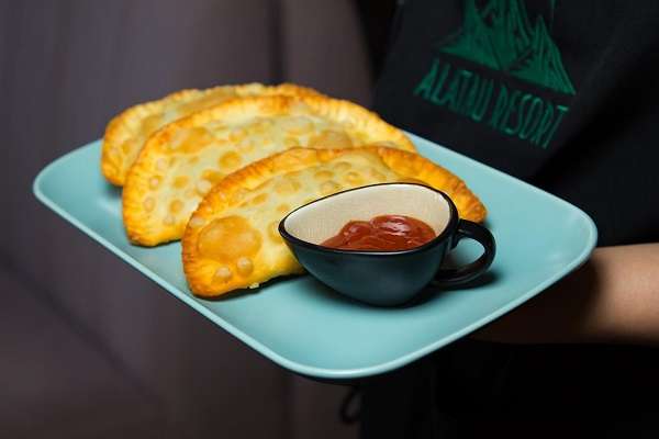 Кафе Alatau Resort с бассейном