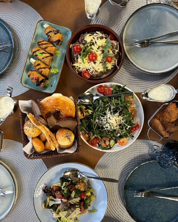 Кафе Alatau Resort с бассейном