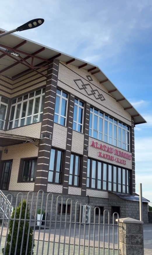 Кафе Alatau Resort с бассейном
