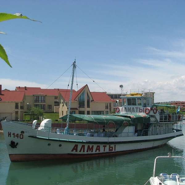 Пляж Айна Су (бывшая Ак Отау) аренда теплохода