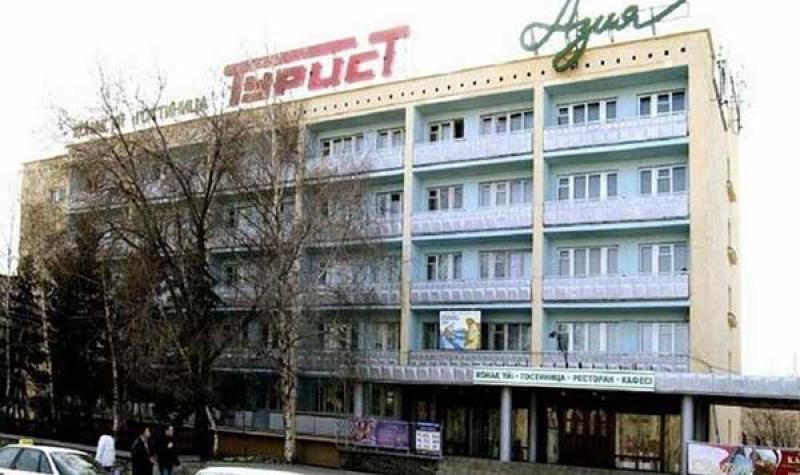 Tourist hotel